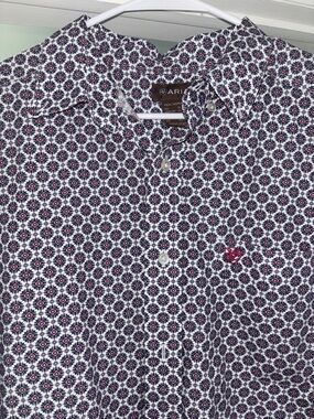 Unique short sleeve Ariat Men’s XL bright  pink accents western style